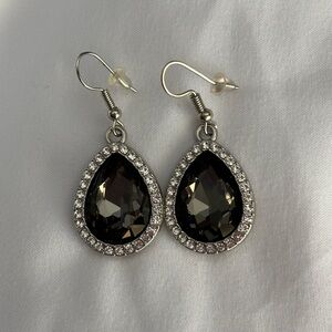 ✨ Smoky Gray Teardrop Crystal Dangle Earring